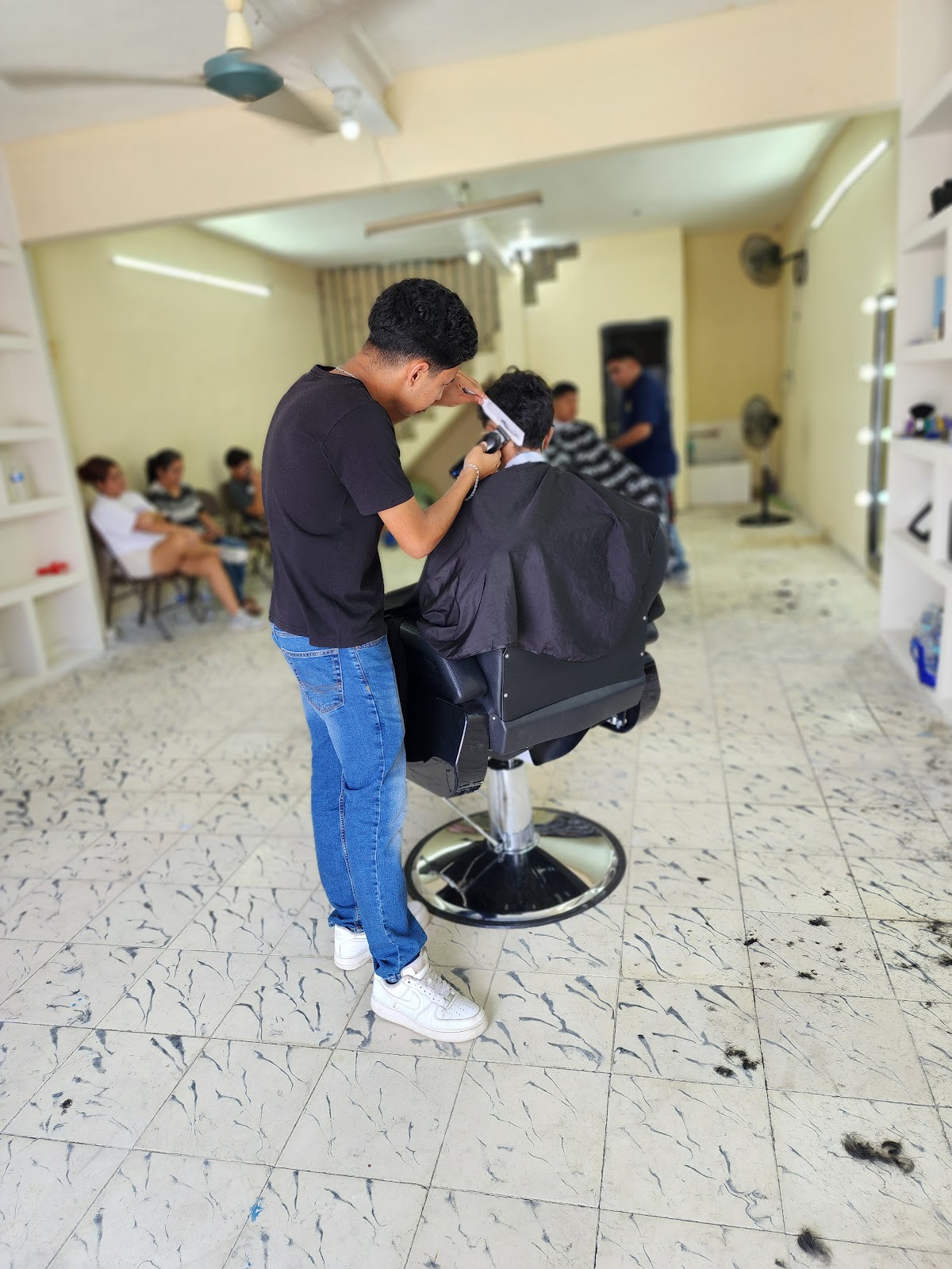 The Doll Factory Barber Shop - Servicios de Belleza