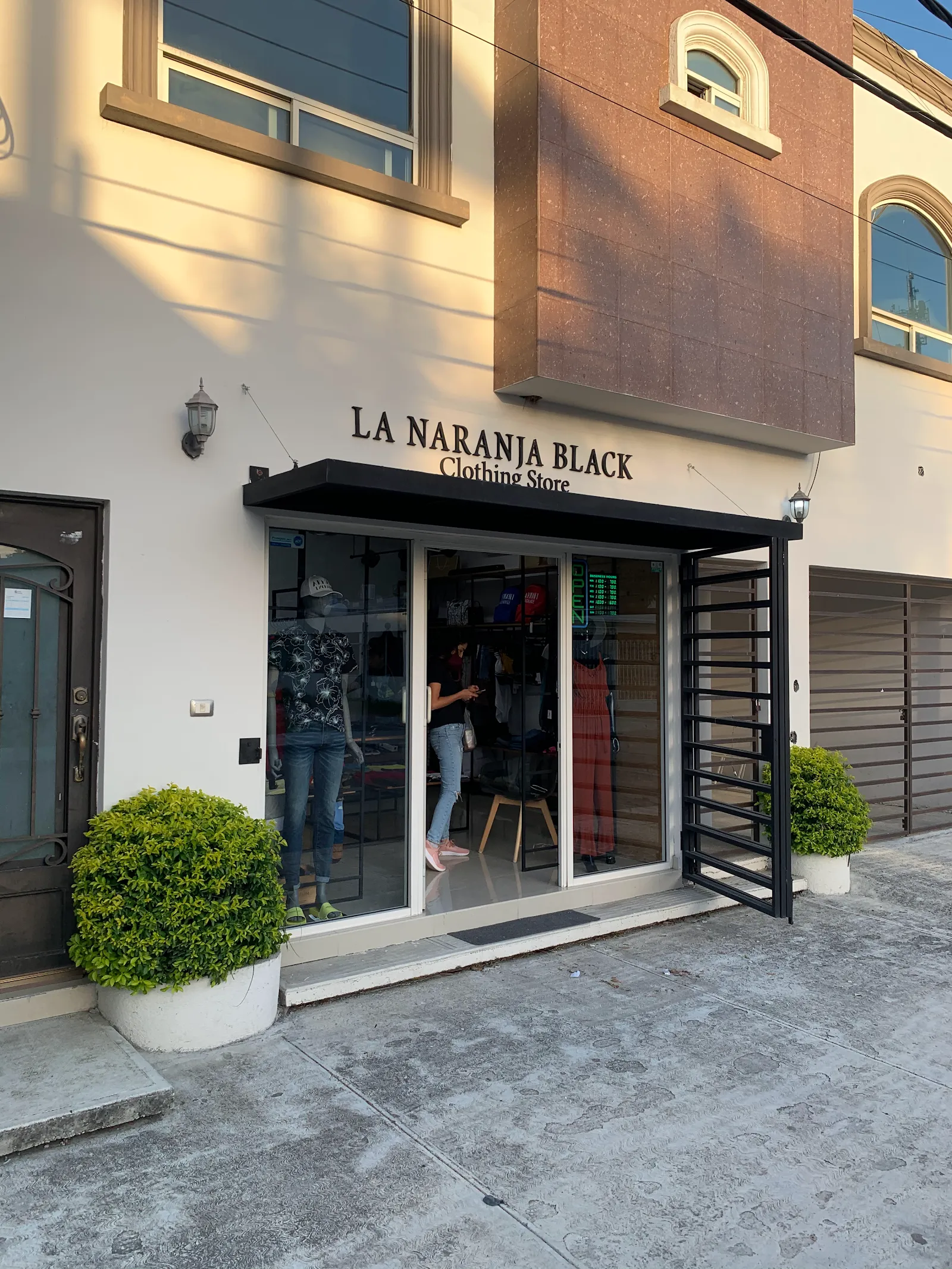 La Naranja Black Clothing Store Montemorelos - Comercio Local